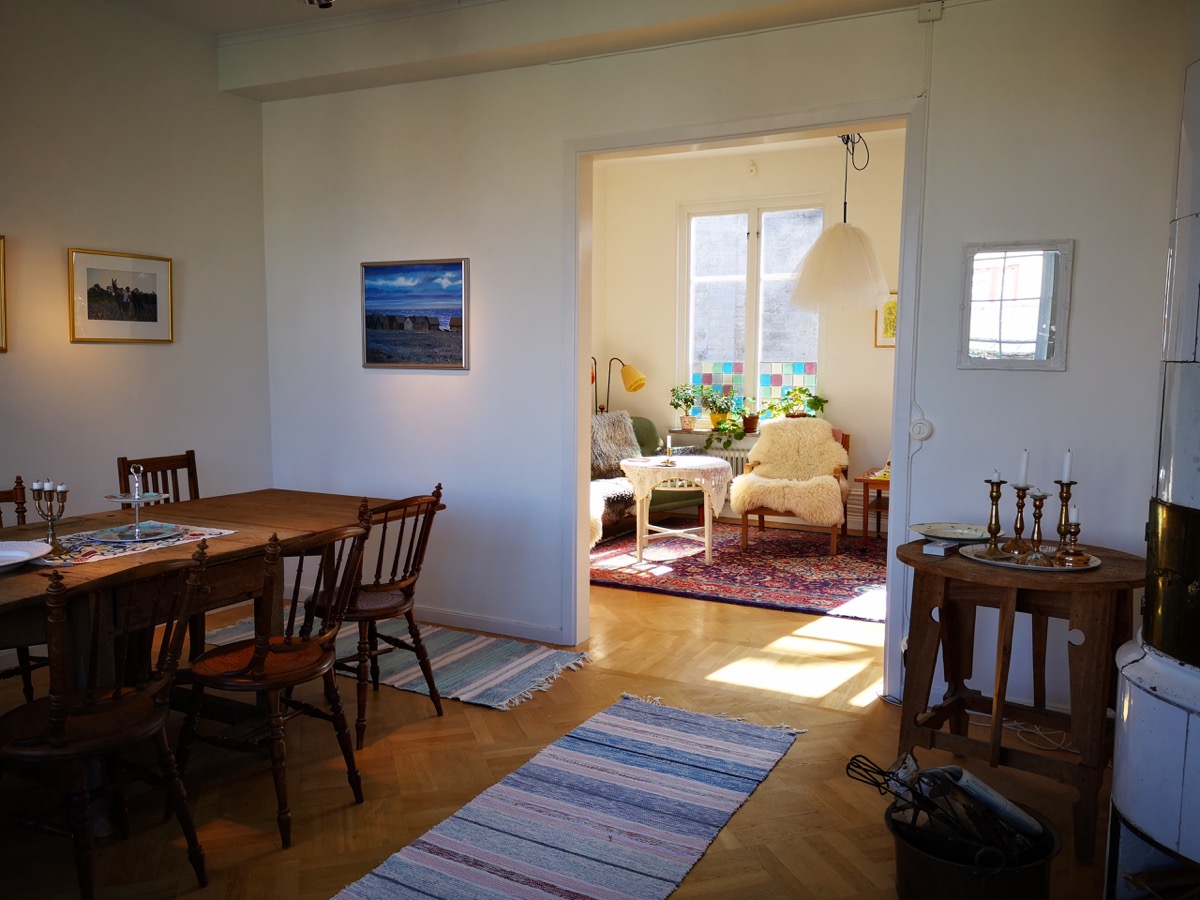 Stor fastighet med hela 6 sovrum, intill botaniska trädgården, mitt i hjärtat av Visby innerstad