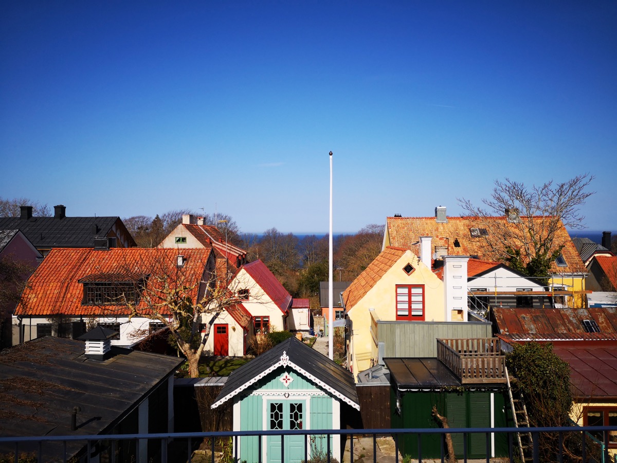 Stor fastighet med hela 6 sovrum, intill botaniska trädgården, mitt i hjärtat av Visby innerstad