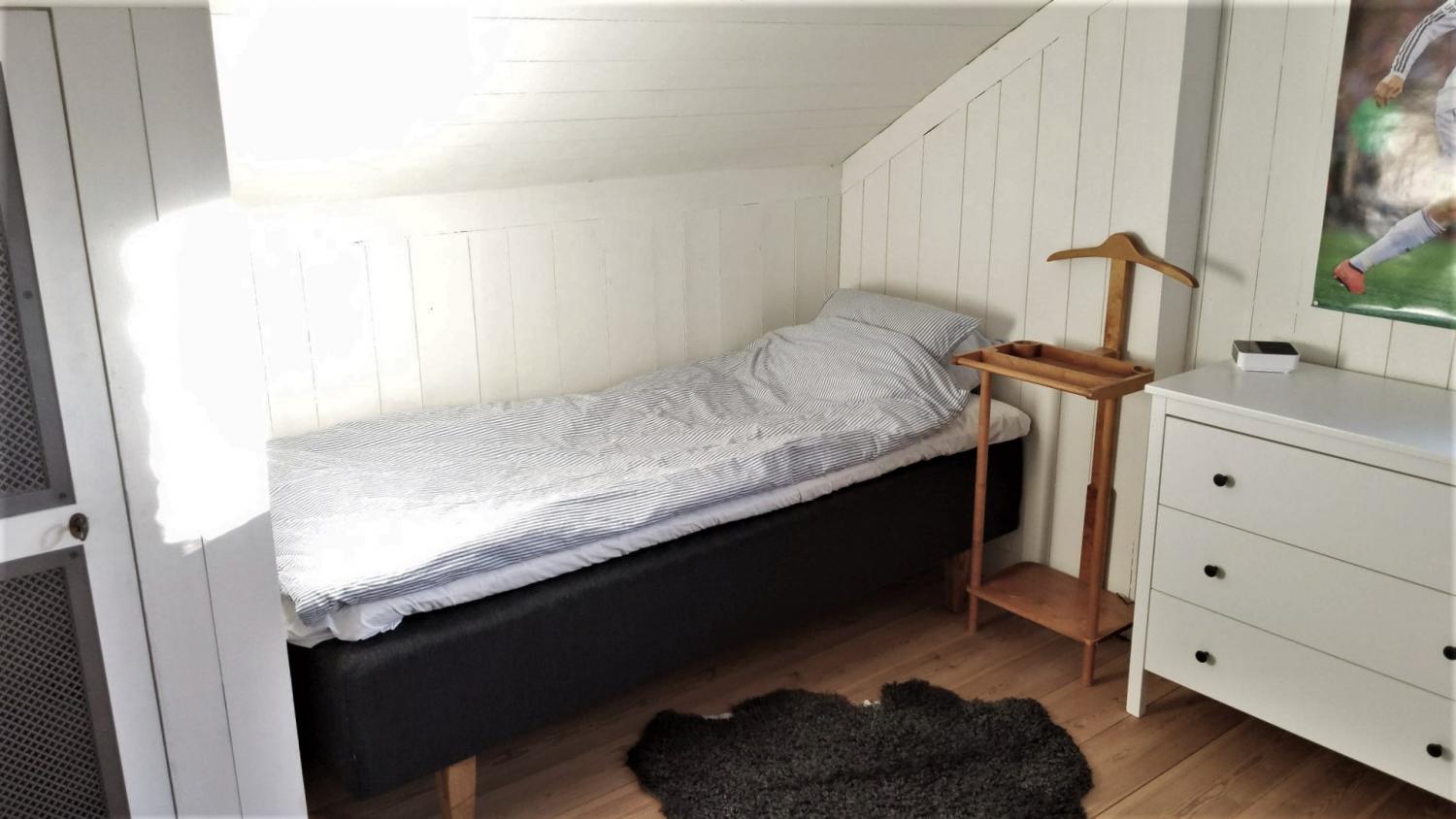 Boka 2020 - Representativ villa - 10 bäddar - Toppläge innerstan - Mingelutrymme för 60 personer i trädgården - Rundabordssamtal
