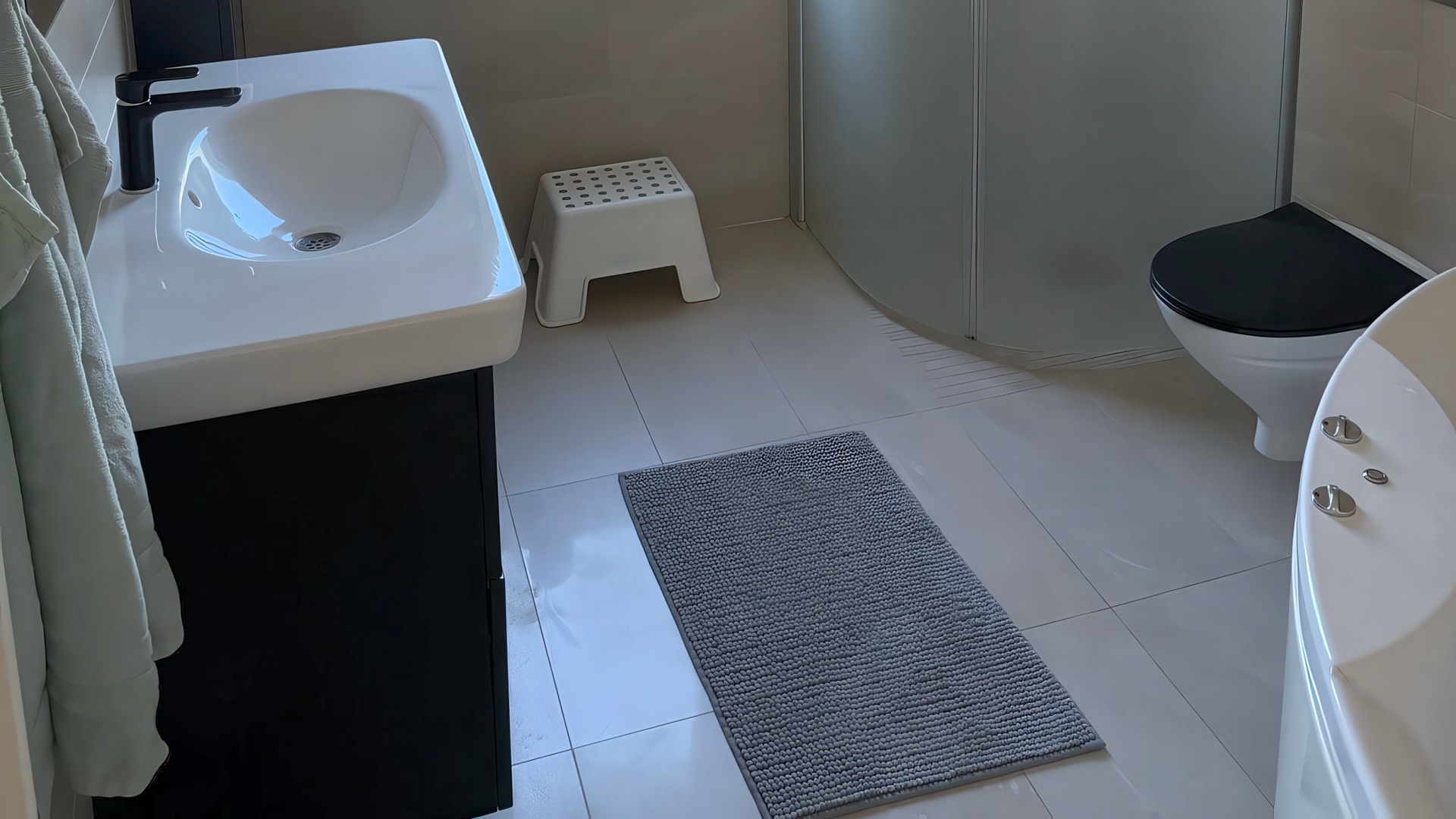 Hus med 6 sovrum, 2 badrum och uppvärmd pool vid Högklint