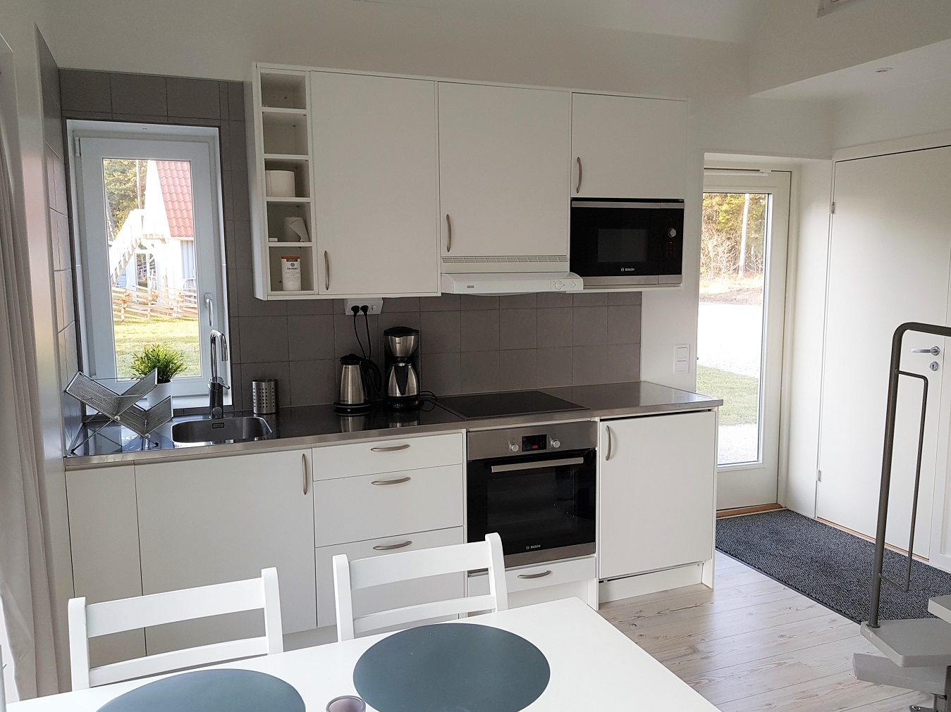 Fräscht semesterparadis i två plan i natursköna Tofta