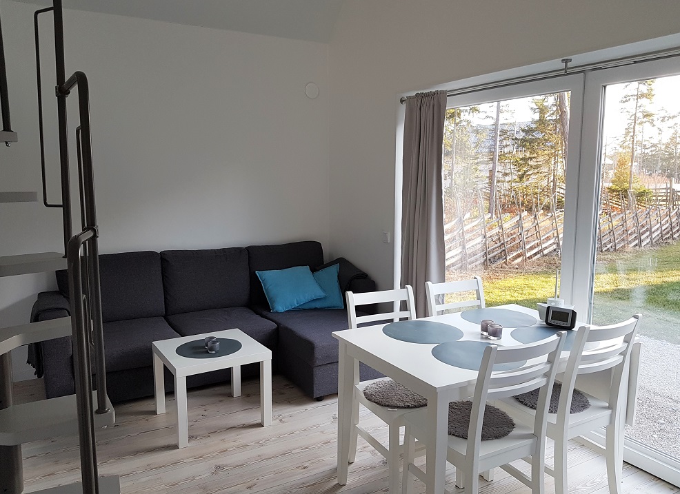 Fräscht semesterparadis i två plan i natursköna Tofta