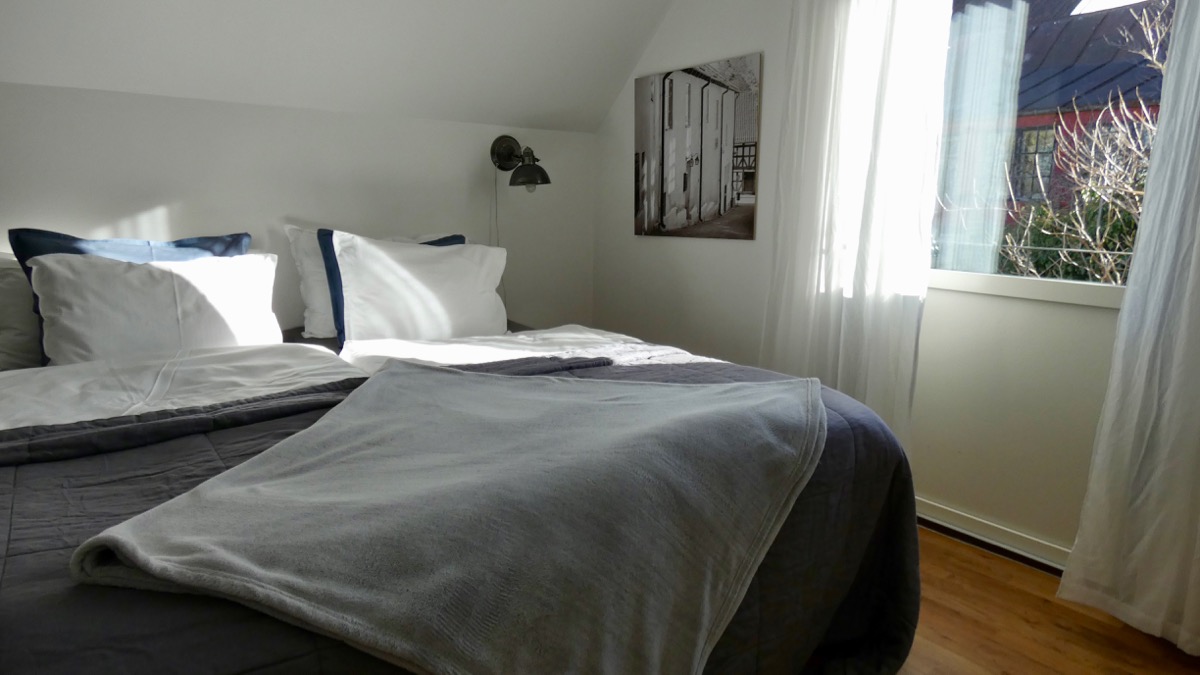 Hotell-lägenhet, 2:a i Hästbacken mitt i Visby innerstad - städning, lakan och hotellfrukost ingår