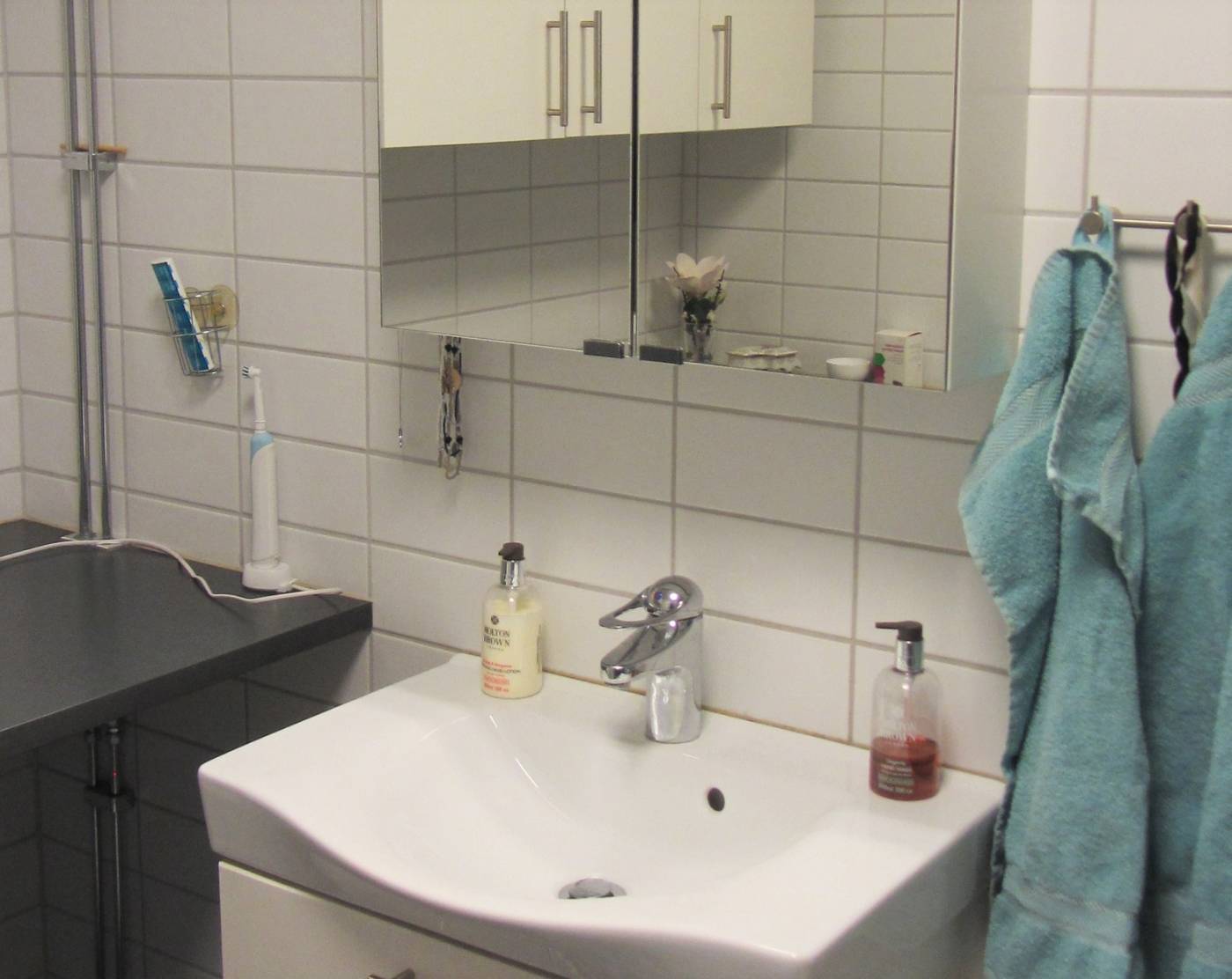 Fräsch lägenhet med två balkonger 1,3 km från muren