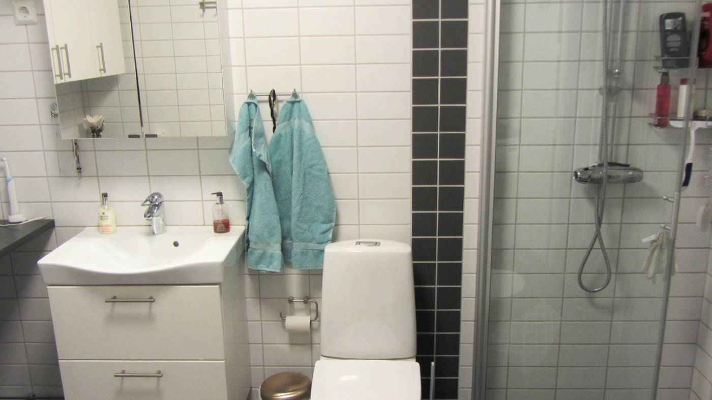 Fräsch lägenhet med två balkonger 1,3 km från muren