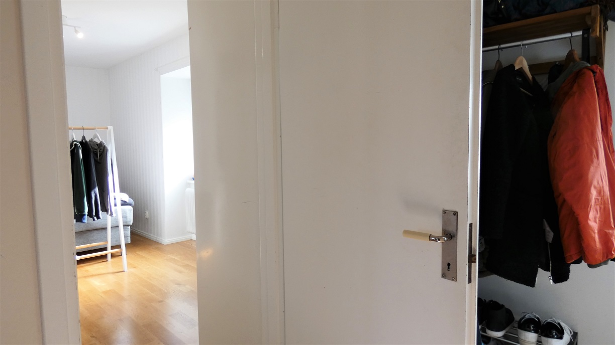 Härlig 2:a innanför muren med generös uteplats - ett stenkast från Strandgatan och Almedalen