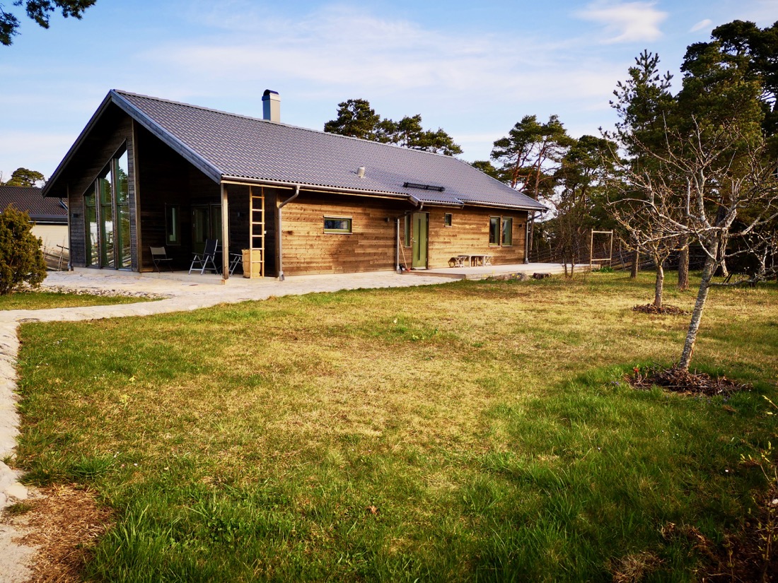 Boka 2024 - Nybyggd villa med naturtomt nära Visby Sommarland