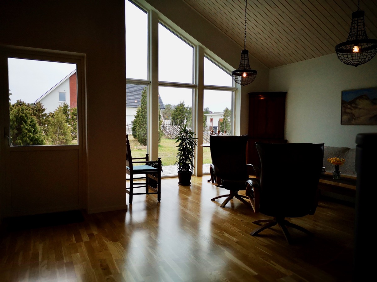 Boka 2024 - Nybyggd villa med naturtomt nära Visby Sommarland