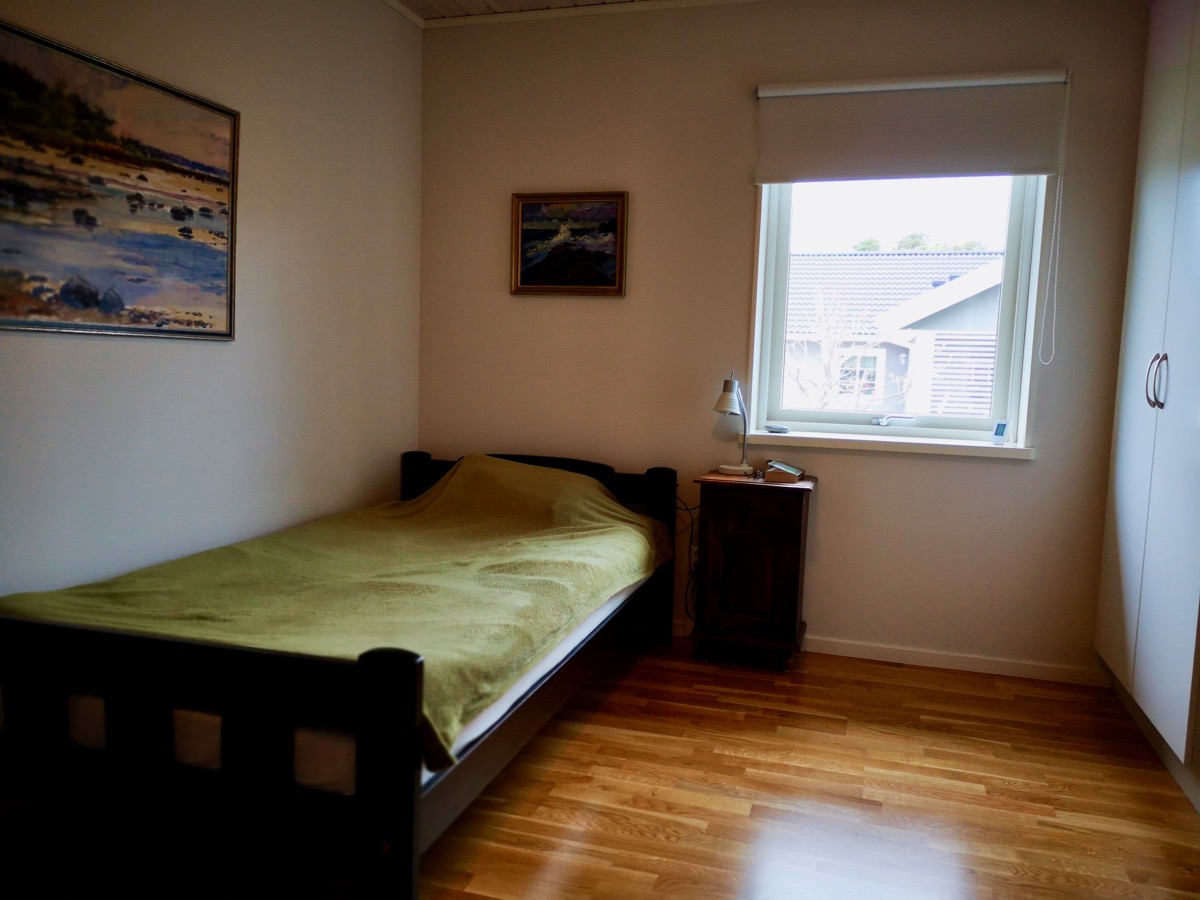 Boka 2024 - Nybyggd villa med naturtomt nära Visby Sommarland