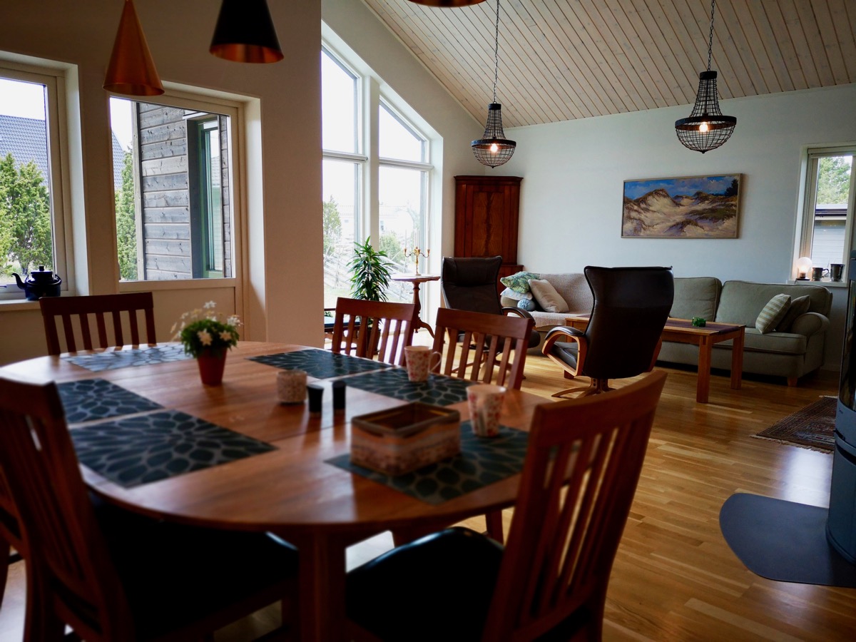 Boka 2024 - Nybyggd villa med naturtomt nära Visby Sommarland