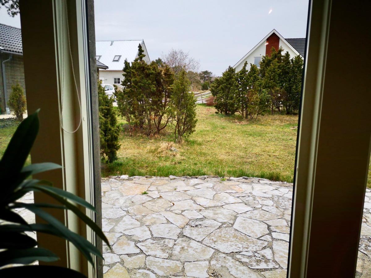 Boka 2024 - Nybyggd villa med naturtomt nära Visby Sommarland