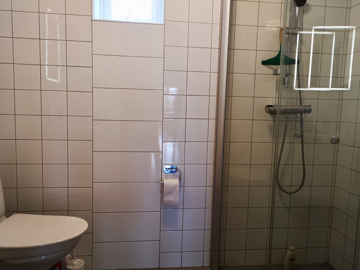 Boka 2024 - Nybyggd villa med naturtomt nära Visby Sommarland