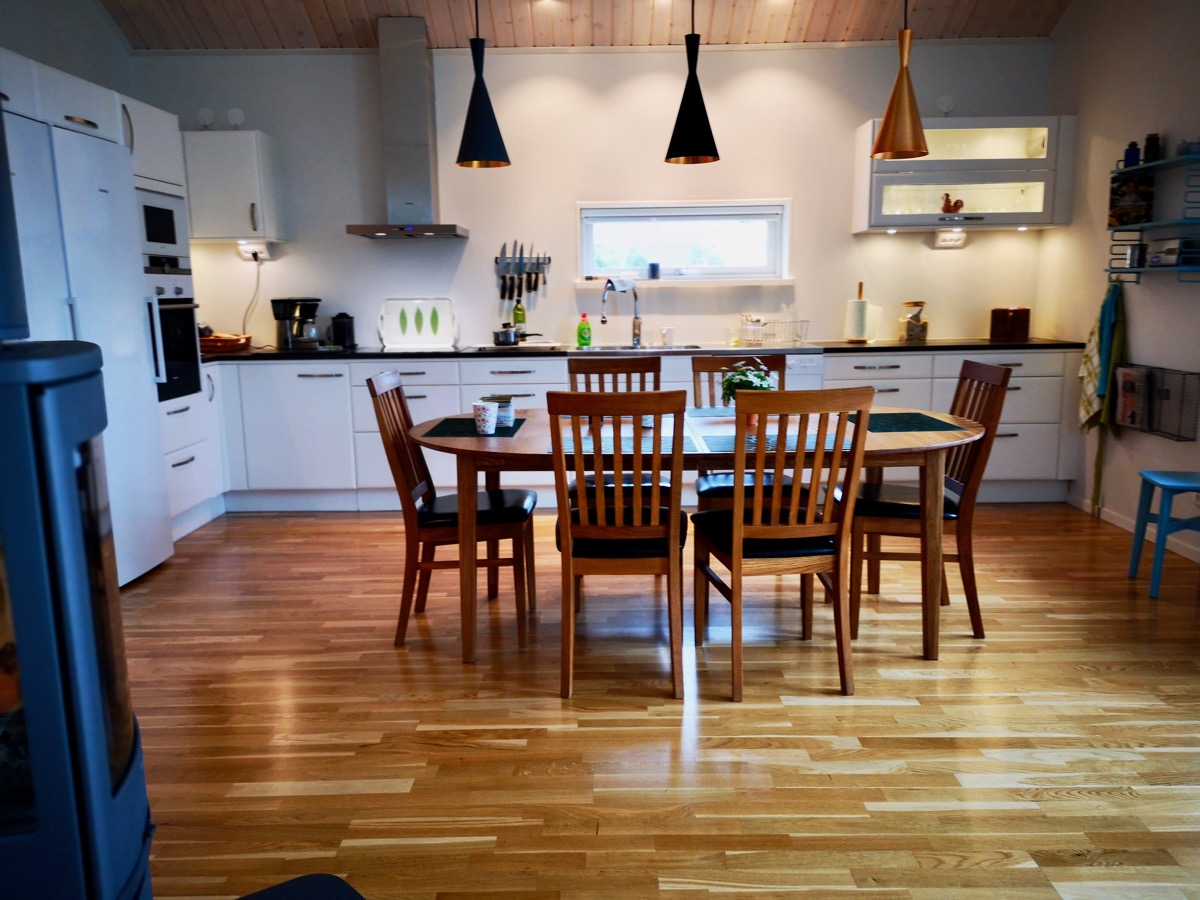 Boka 2024 - Nybyggd villa med naturtomt nära Visby Sommarland