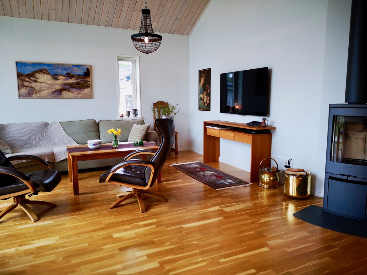 Boka 2024 - Nybyggd villa med naturtomt nära Visby Sommarland