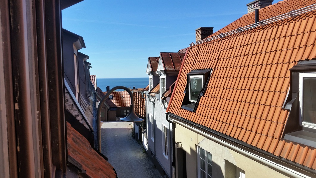 Boka 2019 - Härlig och ljus innerstadslägenhet på populära Klockgränd