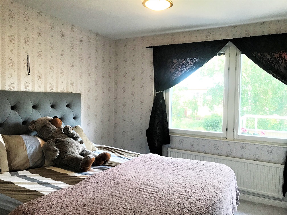 4:a ca. 2,3 km söder om ringmuren