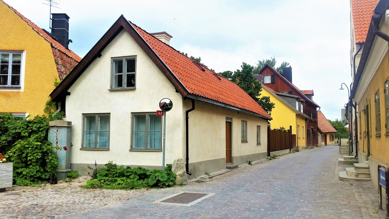 Boka 2020 - Innerstadsfastighet med 2 byggnader, 11 bäddar samt trädgård för mingel ca 100 personer