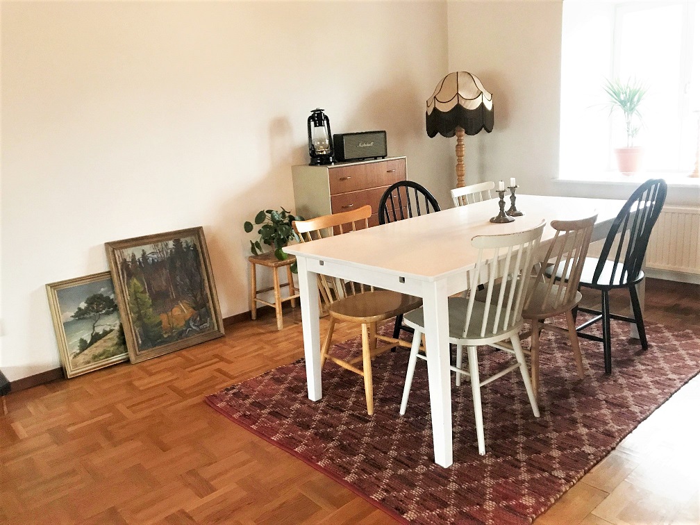 Boka 2020 - Rymlig och fräsch innerstadslägenhet (3 rok)