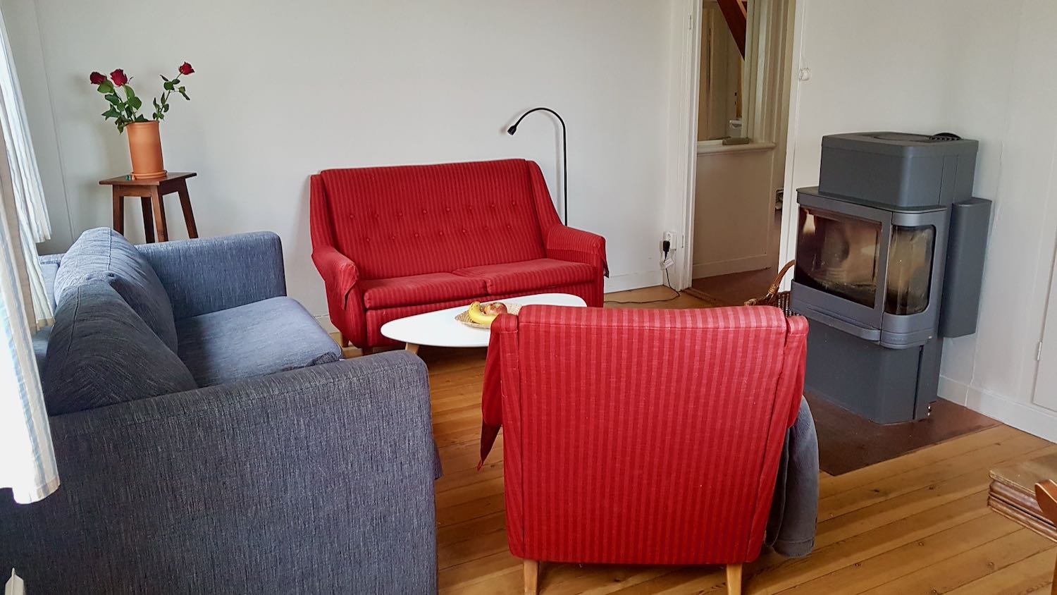 Boka 2023 - Mysigt hus på klinten i Visby innerstad med innergård för mingel