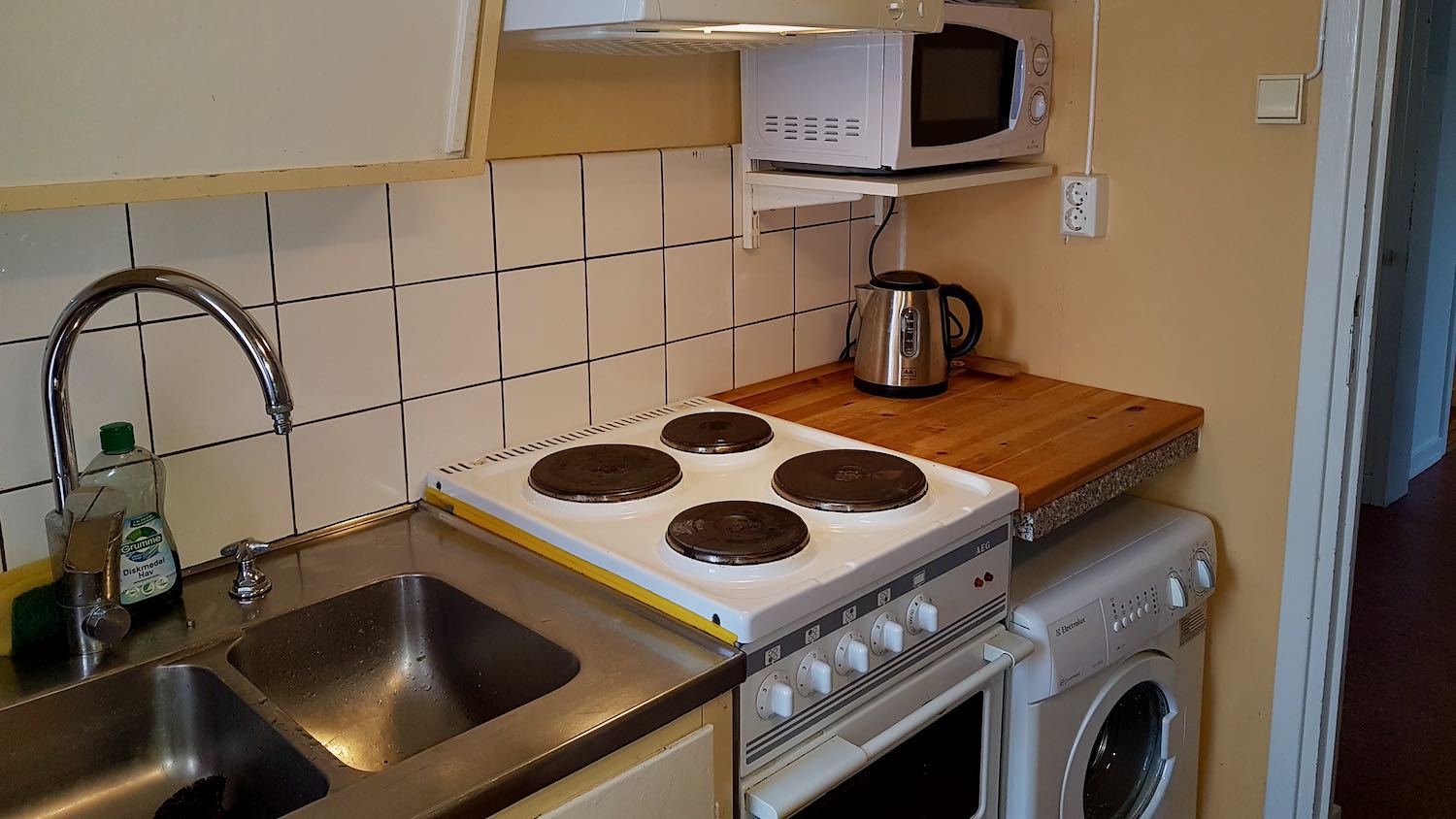 Boka 2023 - Mysigt hus på klinten i Visby innerstad med innergård för mingel