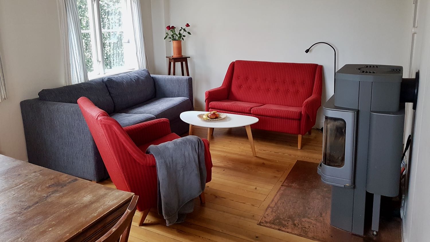 Boka 2023 - Mysigt hus på klinten i Visby innerstad med innergård för mingel