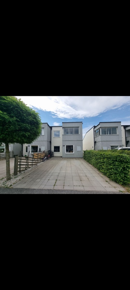 Nybyggd 6:a med 5 sovrum, ca 15 minuters promenad från ringmuren