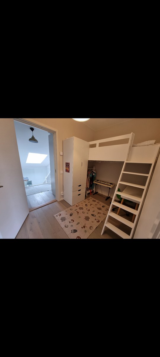 Nybyggd 6:a med 5 sovrum, ca 15 minuters promenad från ringmuren