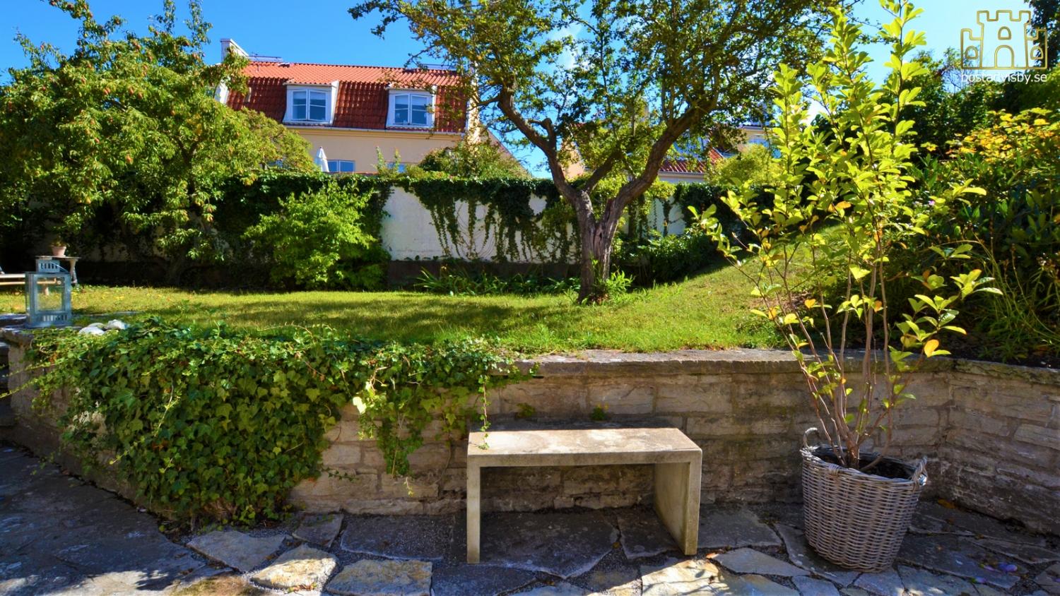 Attraktiv villa i innerstan med stor trädgård