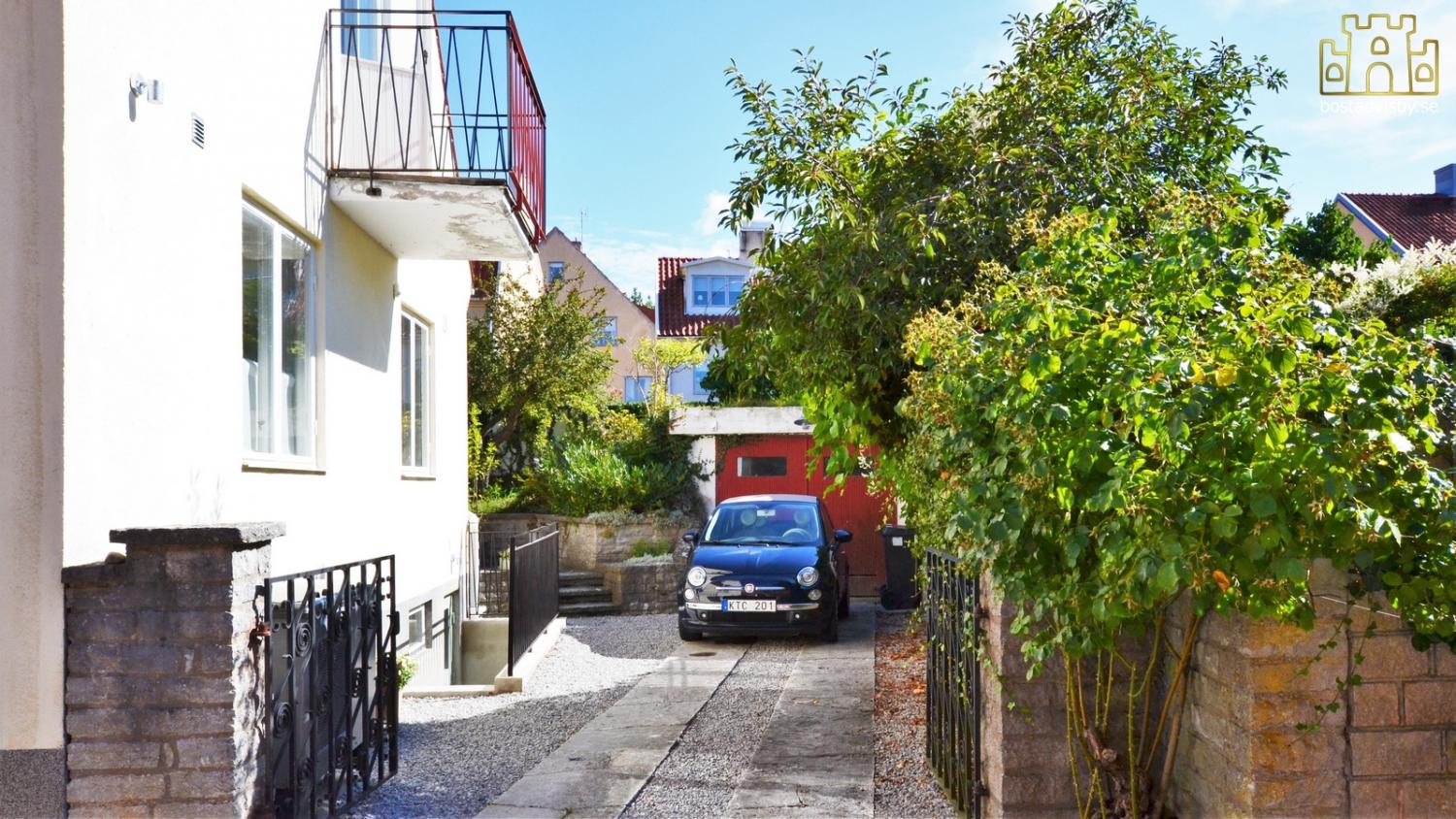 Attraktiv villa i innerstan med stor trädgård