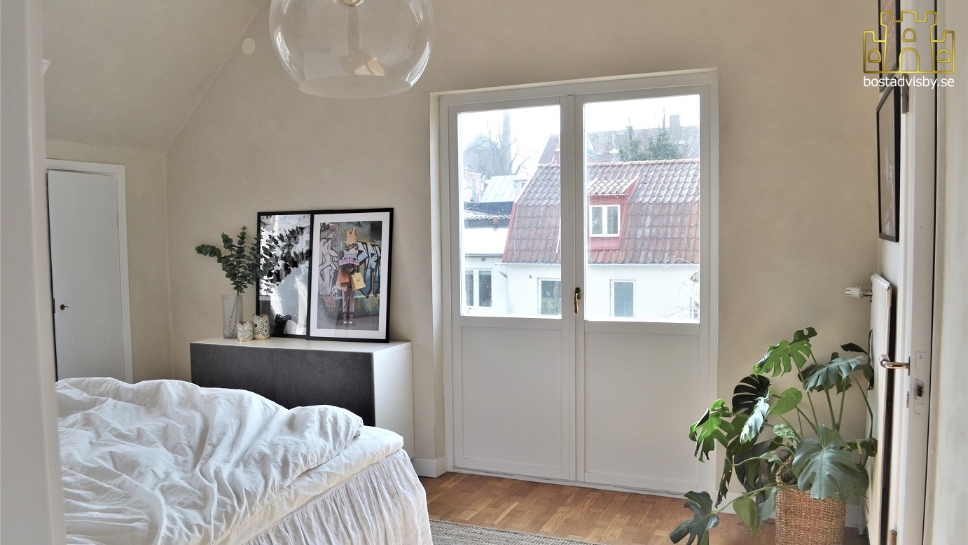 Attraktiv villa i innerstan med stor trädgård