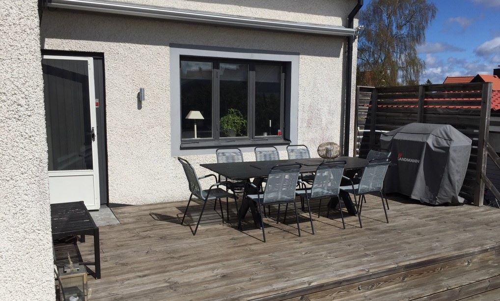 Boka 2019 - Välkomnande och representativ putsad villa med gym och härlig utomhuspool/loungeavdelning samt utedusch - Unna dig/er lite LYX - Plats för mingel - Drygt 1km från Söderport