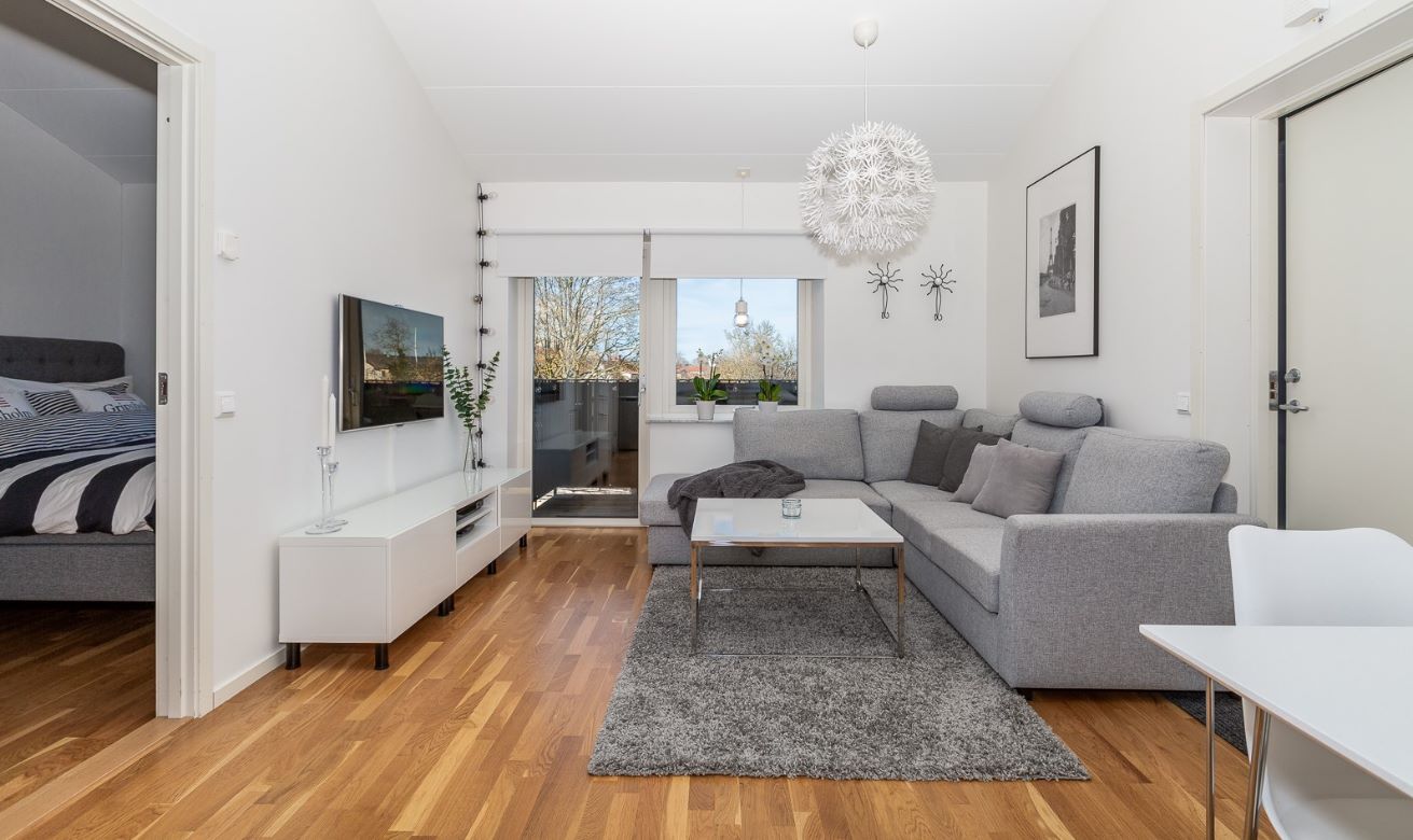 Boka 2019 - Charmig lägenhet - högt i tak - 500m till österport