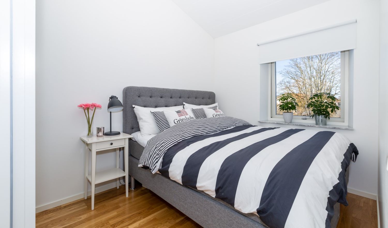 Boka 2019 - Charmig lägenhet - högt i tak - 500m till österport