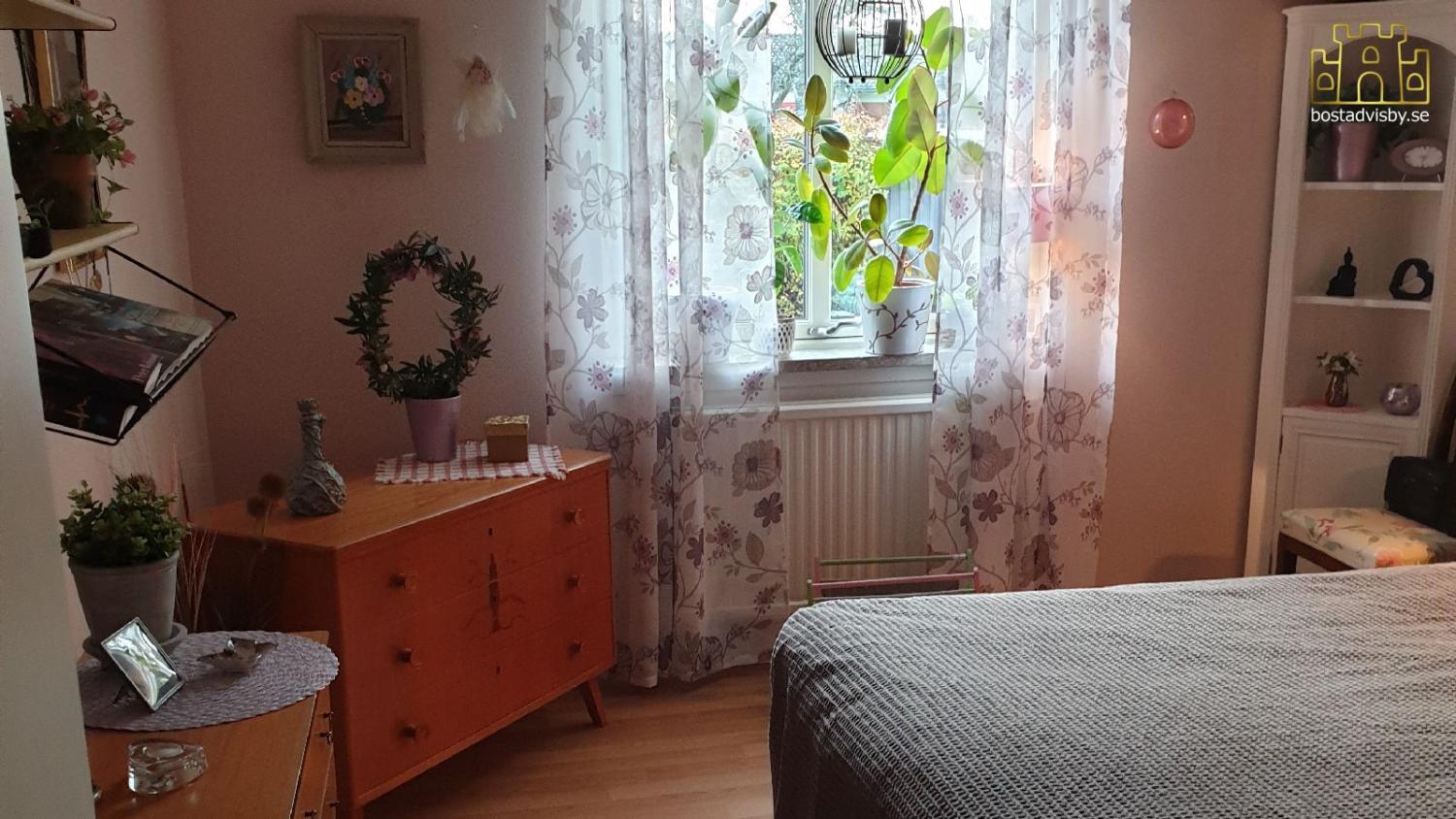 Boka 2021 - Radhus med uteplats - 2rok - Östra Visby