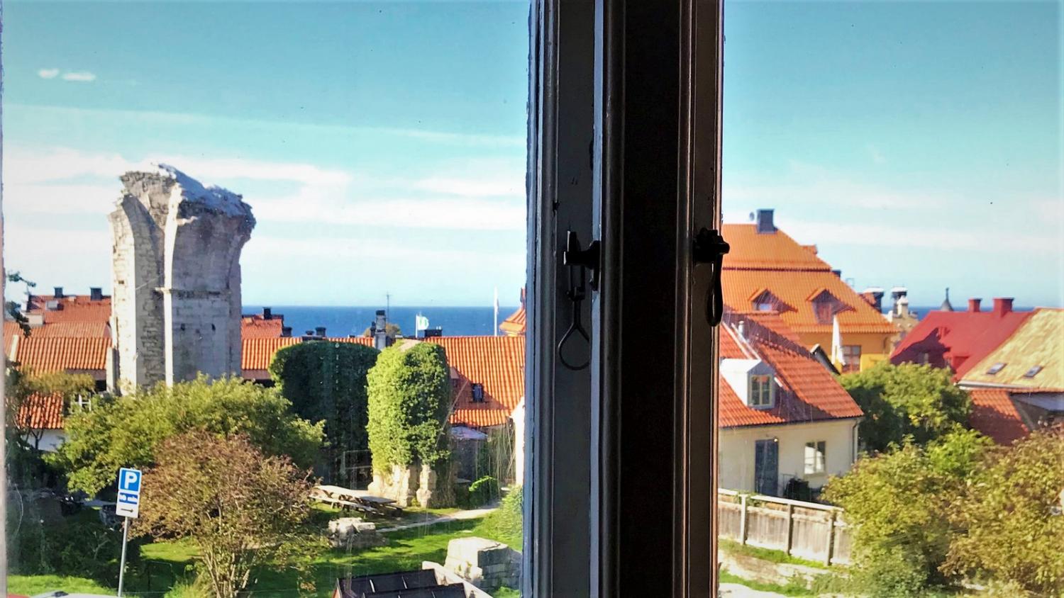 Boka 2020 - Lägenhet vid St.Hans-ruin - 350 meter från Almedalen
