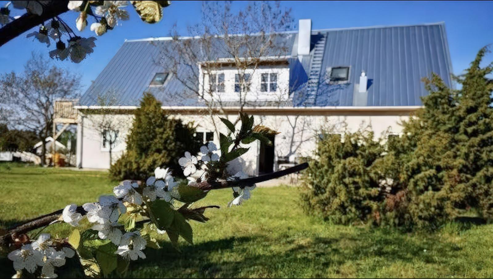 Nybyggd Villa, 6:a, upp till 15 bäddar, med solig trädgård nära Visby sommarland