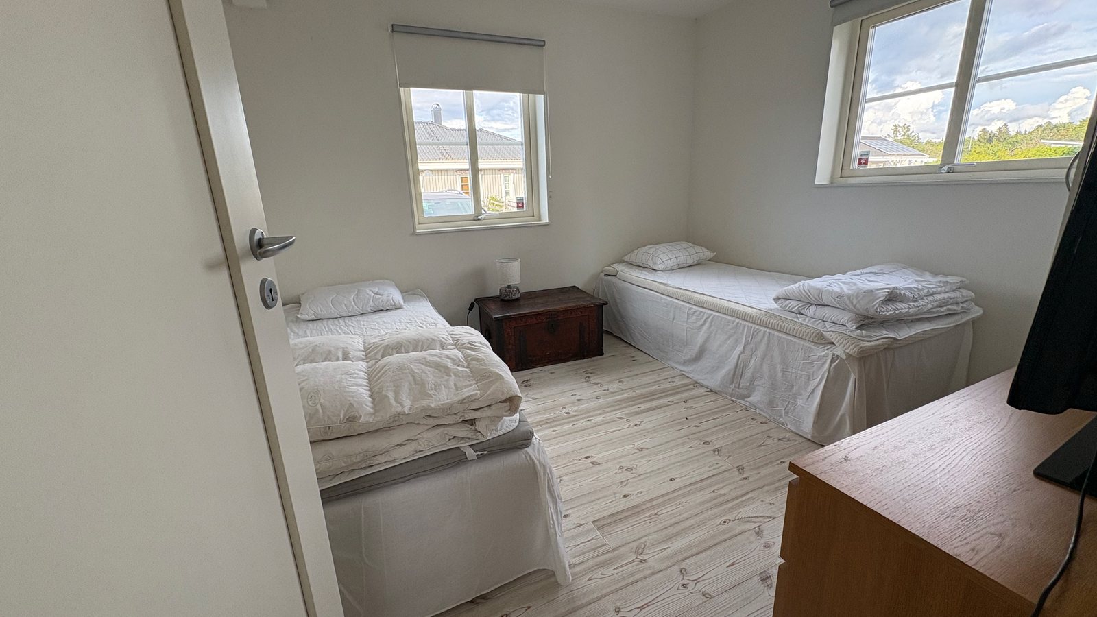 Nybyggd Villa, 6:a, upp till 15 bäddar, med solig trädgård nära Visby sommarland