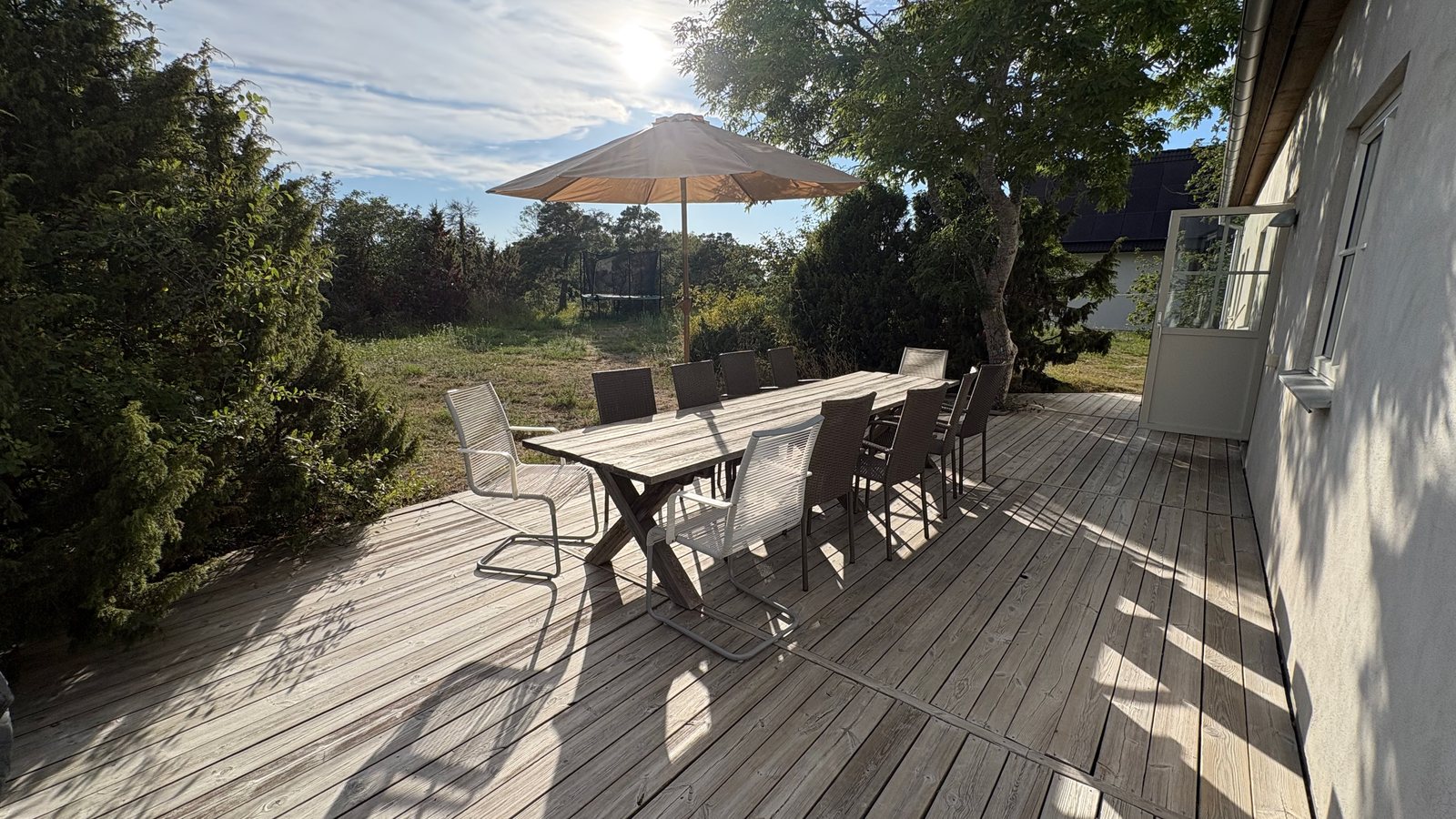 Nybyggd Villa, 6:a, upp till 15 bäddar, med solig trädgård nära Visby sommarland