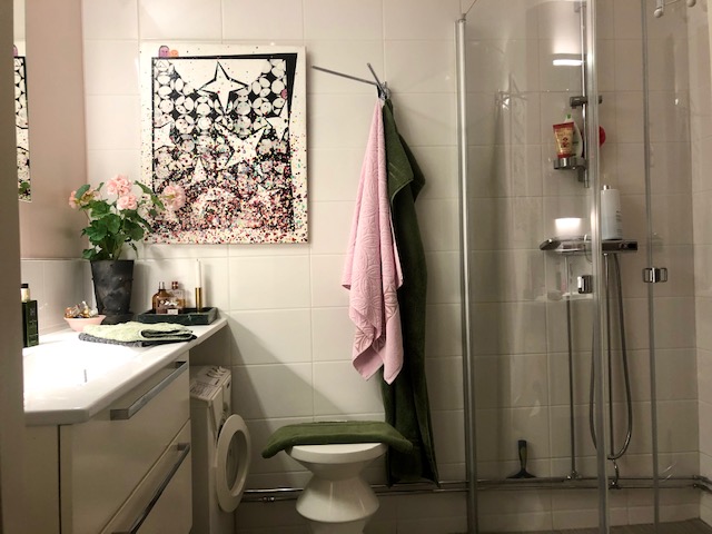 Boka 2026 - Nyrenoverad 3:a med havsutsikt, vid strandpromenaden, tillgång till pool