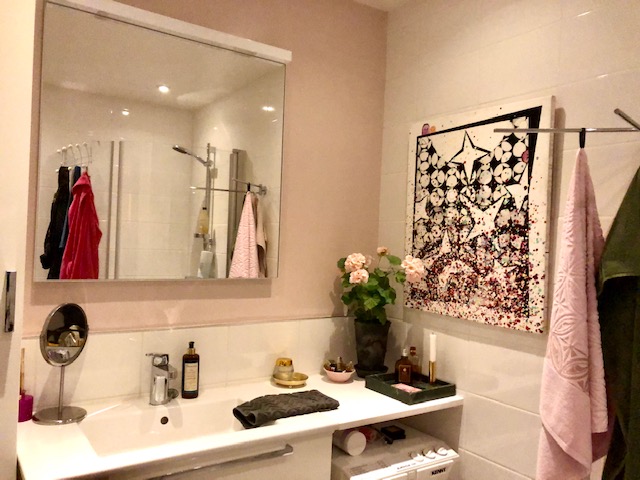 Boka 2026 - Nyrenoverad 3:a med havsutsikt, vid strandpromenaden, tillgång till pool