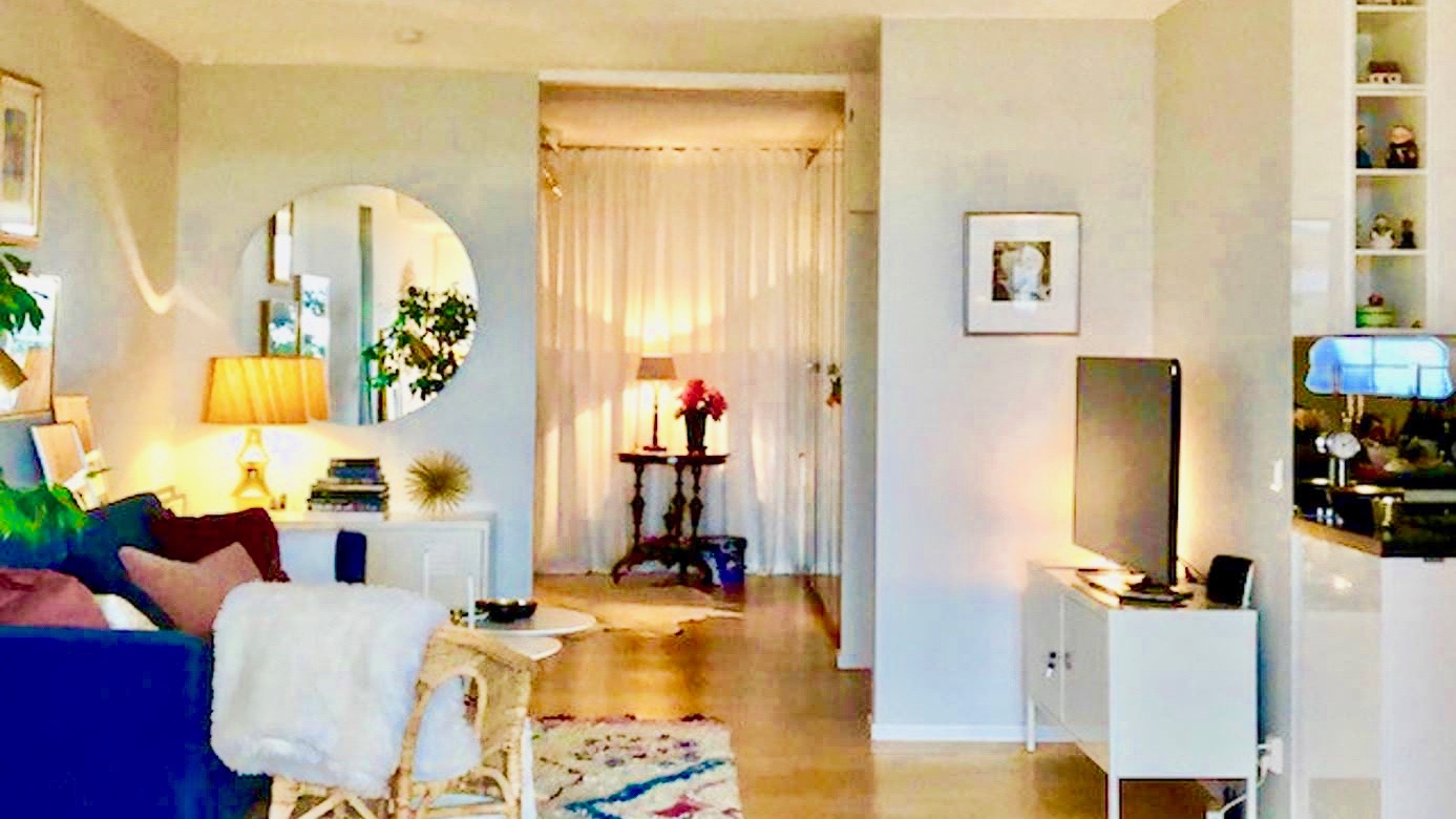 Boka 2026 - Nyrenoverad 3:a med havsutsikt, vid strandpromenaden, tillgång till pool