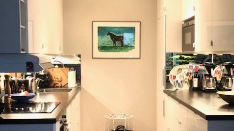 Boka 2026 - Nyrenoverad 3:a med havsutsikt, vid strandpromenaden, tillgång till pool