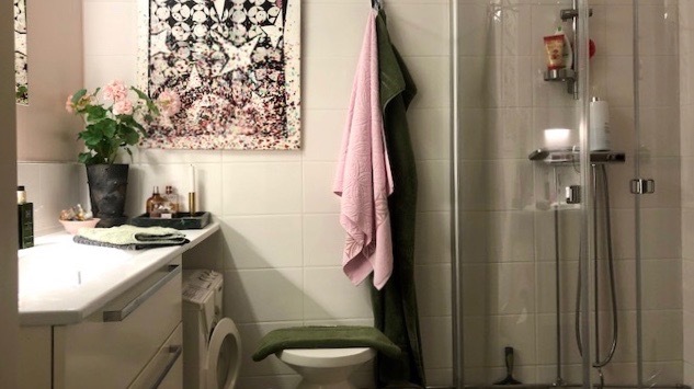 Boka 2026 - Nyrenoverad 3:a med havsutsikt, vid strandpromenaden, tillgång till pool