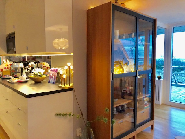 Boka 2026 - Nyrenoverad 3:a med havsutsikt, vid strandpromenaden, tillgång till pool