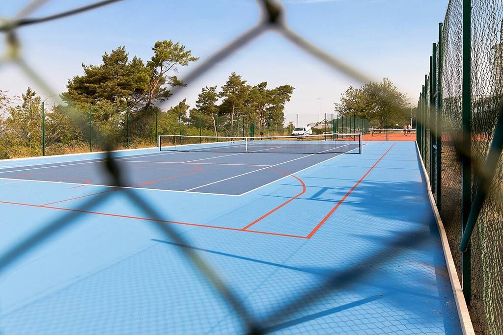 Boka 2026 - Nyrenoverad 3:a med havsutsikt, vid strandpromenaden, tillgång till pool