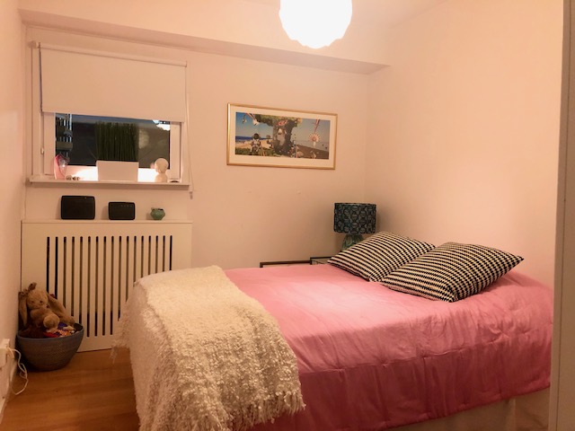 Boka 2026 - Nyrenoverad 3:a med havsutsikt, vid strandpromenaden, tillgång till pool