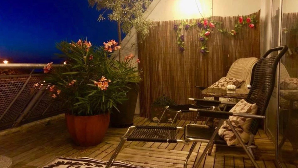 Boka 2026 - Nyrenoverad 3:a med havsutsikt, vid strandpromenaden, tillgång till pool