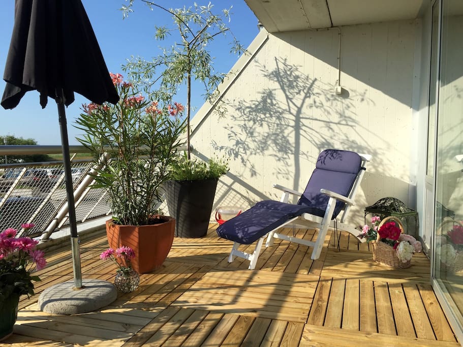 Boka 2026 - Nyrenoverad 3:a med havsutsikt, vid strandpromenaden, tillgång till pool