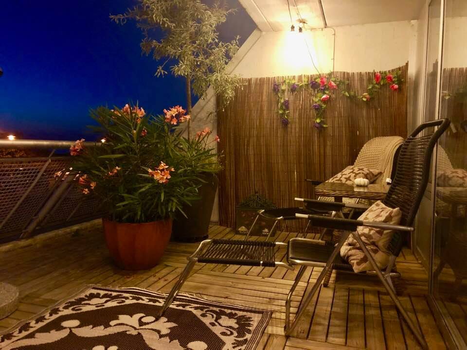 Boka 2026 - Nyrenoverad 3:a med havsutsikt, vid strandpromenaden, tillgång till pool