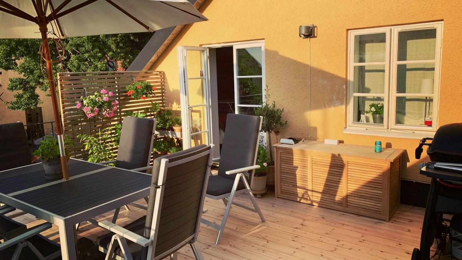 Boka 2026 - Fristående hus med takterass på Mellangatan - bara 100 meter från Almedalen